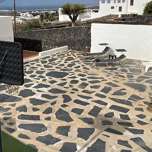 https://casa-el-guirre-tinajo.in-canary-islands.com